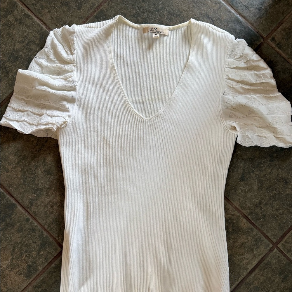 🎀3/$25🎀 Elegant White V-Neck Blouse with Ruffled Sleeves